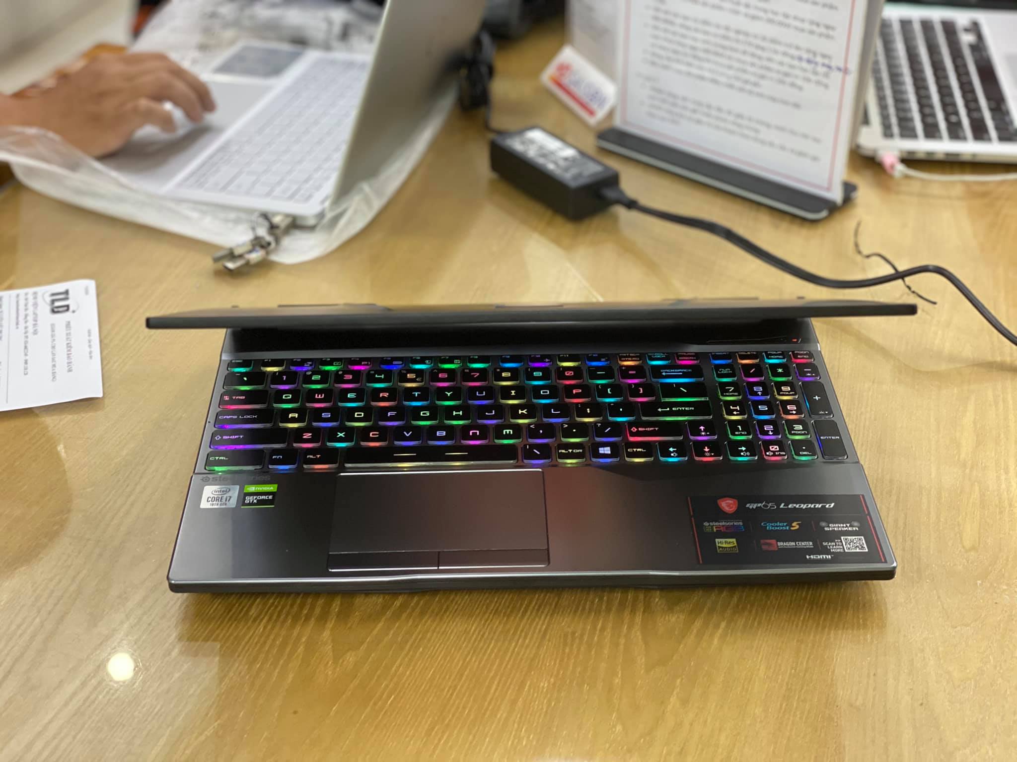 Laptop Gaming MSI GP65 Leopard 10SDK -2.jpg